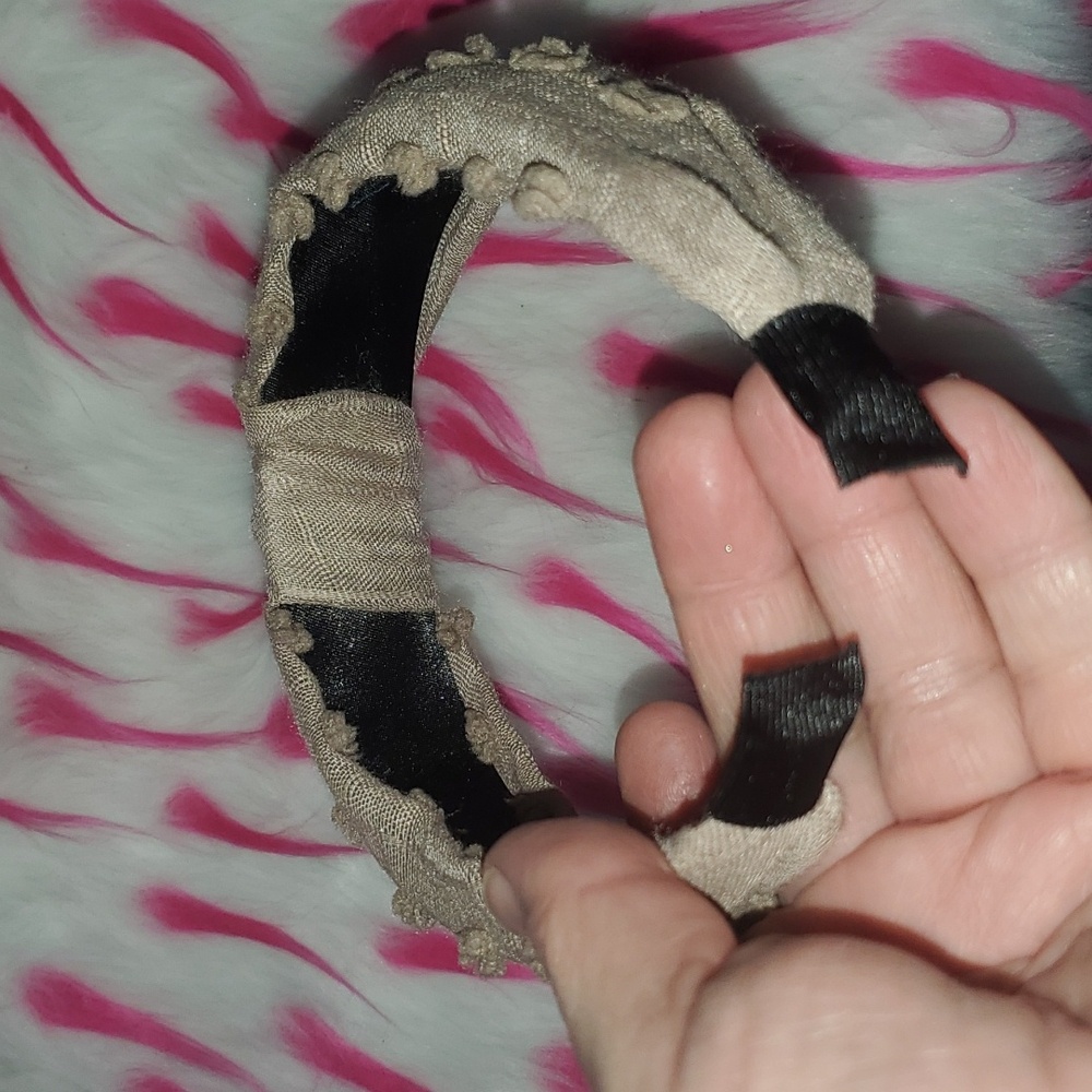 New boutique knotted pom-pom flexible headband tan - Picture 3 of 5